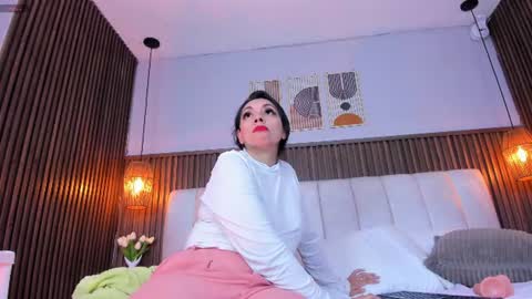 Snapshot of perlapreciosa chatting on June 2026 04:04:02 AM PerlaPreciosa online show from June 2026 04:04:02 AM