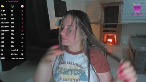 Snapshot of persefone_saira chatting on January 2025 11:21:02 PM Marie online show from January 2025 11:21:02 PM