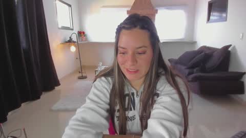 Snapshot of persefone_saira chatting on February 2025 01:48:02 PM Marie online show from February 2025 01:48:02 PM