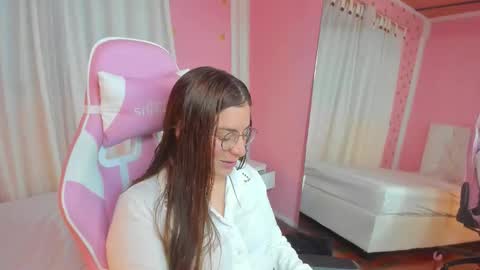 Snapshot of persefone_saira chatting on October 2025 02:30:01 AM Marie online show from October 2025 02:30:01 AM