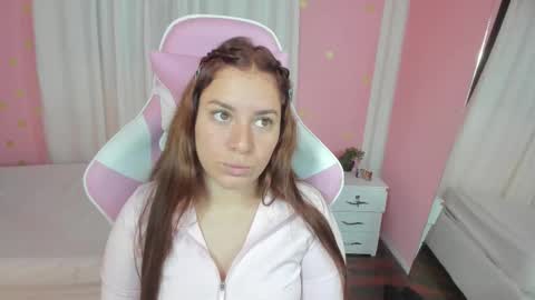 Snapshot of persefone_saira chatting on November 2025 09:18:02 AM Marie online show from November 2025 09:18:02 AM