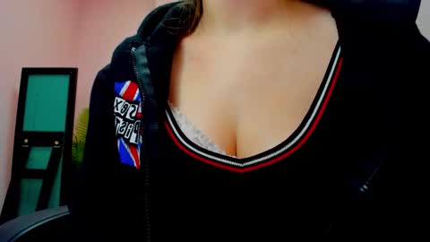 Snapshot of persinaky chatting on October 2025 04:27:01 AM horror flying on the wings of the night.... online show from October 2025 04:27:01 AM