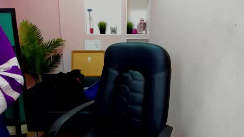 Snapshot of persinaky chatting on November 2025 11:14:01 AM horror flying on the wings of the night.... online show from November 2025 11:14:01 AM