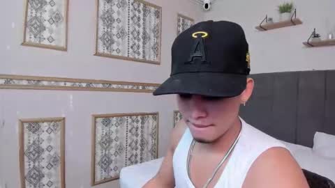 Snapshot of perverted_guys19 chatting on November 2025 03:53:02 AM Ludoziel 19 online show from November 2025 03:53:02 AM