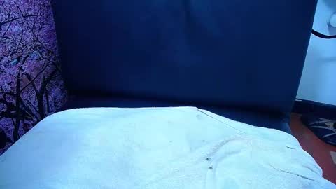  Linda  online show from November 2025 04:42:01 PM