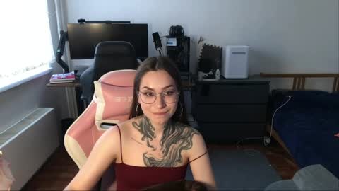 petal_dust_ online show from March 2026 02:18:01 PM