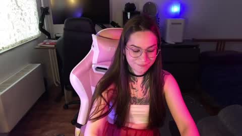 petal_dust_ online show from April 2026 02:53:01 PM