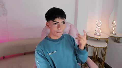 Snapshot of peter_chase chatting on September 2025 06:02:01 PM Peter online show from September 2025 06:02:01 PM