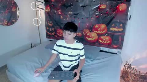 Snapshot of peter_chase chatting on October 2025 11:57:02 PM Peter online show from October 2025 11:57:02 PM