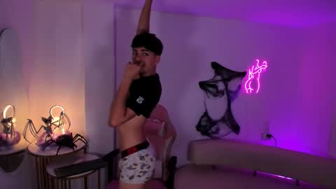 Snapshot of peter_chase chatting on October 2025 07:58:02 PM Peter online show from October 2025 07:58:02 PM