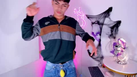 Snapshot of peter_chase chatting on October 2025 07:57:02 PM Peter online show from October 2025 07:57:02 PM