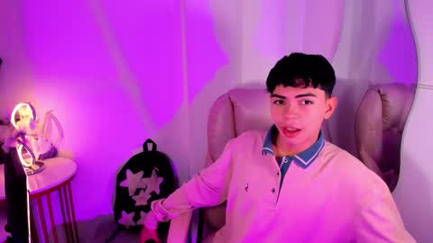 Snapshot of peter_chase chatting on November 2025 06:21:01 PM Peter online show from November 2025 06:21:01 PM