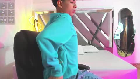 Snapshot of peter_chase chatting on November 2025 06:29:01 PM Peter online show from November 2025 06:29:01 PM