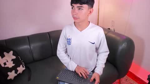 Snapshot of peter_chase chatting on November 2025 06:30:02 PM Peter online show from November 2025 06:30:02 PM