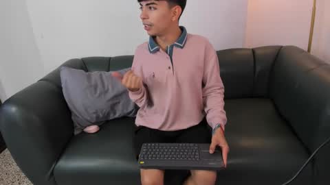 Snapshot of peter_chase chatting on November 2025 06:30:02 PM Peter online show from November 2025 06:30:02 PM