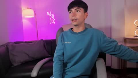 Snapshot of peter_chase chatting on November 2025 06:10:02 PM Peter online show from November 2025 06:10:02 PM