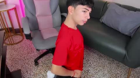 Snapshot of peter_chase chatting on December 2025 06:14:03 PM Peter online show from December 2025 06:14:03 PM