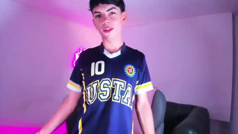 Snapshot of peter_chase chatting on December 2025 06:17:01 PM Peter online show from December 2025 06:17:01 PM