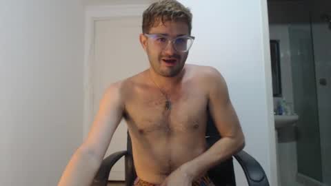 Snapshot of peter_x_annaud chatting on January 2025 10:58:01 AM FELIPE online show from January 2025 10:58:01 AM