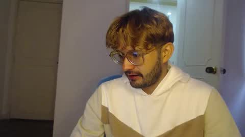 Snapshot of peter_x_annaud chatting on September 2025 11:43:01 AM FELIPE online show from September 2025 11:43:01 AM