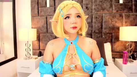 Im Rosse but u can call me Rossie or Rosita . online show from February 2025 08:00:01 PM