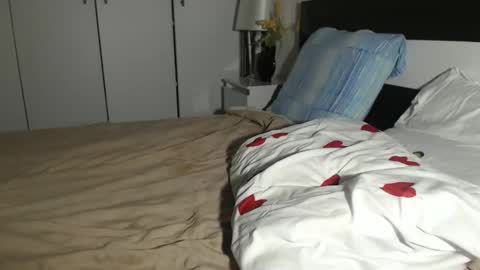 Snapshot of petite_danielle chatting on November 2025 06:20:02 PM petite_danielle online show from November 2025 06:20:02 PM