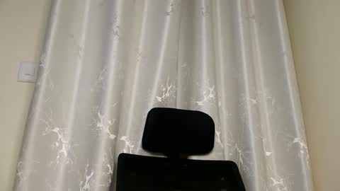 Snapshot of petite_freakette chatting on February 2026 12:05:02 PM Moon online show from February 2026 12:05:02 PM