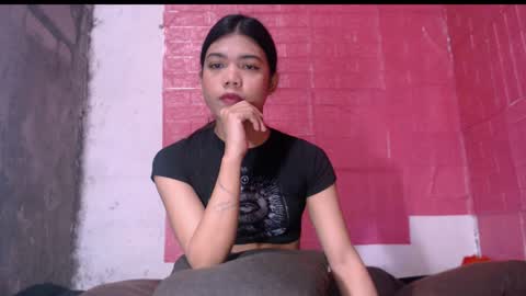 Snapshot of petite_jzee chatting on January 2025 08:14:01 PM jzee online show from January 2025 08:14:01 PM