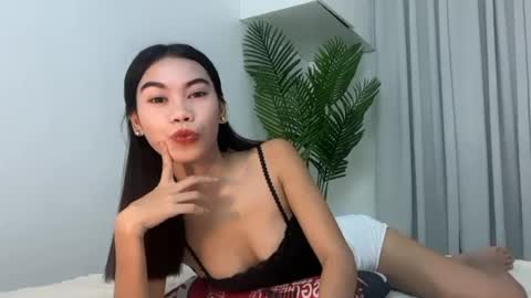 Snapshot of petite_kaye chatting on June 2026 04:10:01 AM petite_kaye online show from June 2026 04:10:01 AM