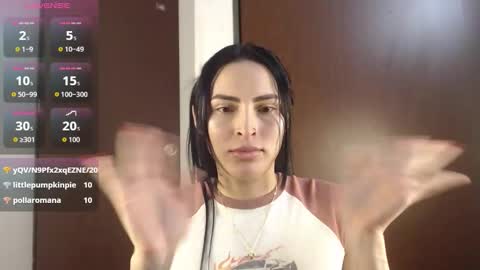 Snapshot of petite_linda chatting on January 2026 05:27:02 PM Linda online show from January 2026 05:27:02 PM