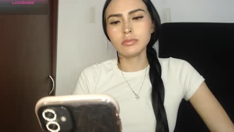 Snapshot of petite_linda chatting on February 2026 03:55:02 AM Linda online show from February 2026 03:55:02 AM