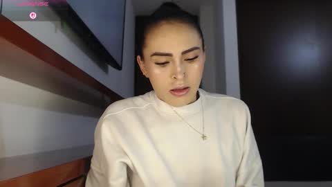 Snapshot of petite_linda chatting on February 2026 06:00:02 AM Linda online show from February 2026 06:00:02 AM