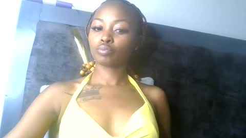 Snapshot of petite_queen69 chatting on May 2026 08:21:02 PM petite_queen69 online show from May 2026 08:21:02 PM