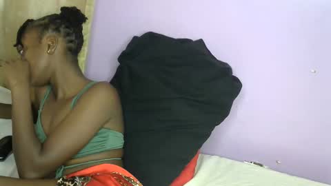 petite_star2 online show from November 2025 10:36:02 AM