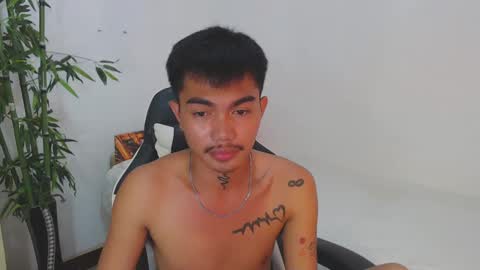 Snapshot of petiteasianx chatting on January 2025 07:15:02 AM Vrin online show from January 2025 07:15:02 AM