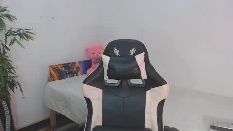 Snapshot of petiteasianx chatting on January 2025 11:04:02 AM Vrin online show from January 2025 11:04:02 AM