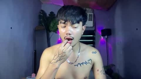 Snapshot of petiteasianx chatting on December 2025 06:19:02 AM Vrin online show from December 2025 06:19:02 AM