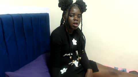 Snapshot of petitebeautyy chatting on May 2026 02:47:01 PM petitebeautyy online show from May 2026 02:47:01 PM