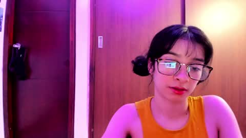 Snapshot of petitee_lunna chatting on December 2024 05:40:02 AM Lunna online show from December 2024 05:40:02 AM