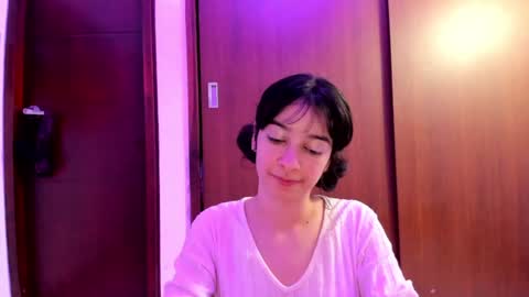 Snapshot of petitee_lunna chatting on December 2024 06:32:02 AM Lunna online show from December 2024 06:32:02 AM