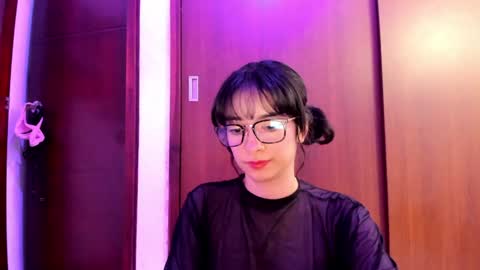 Snapshot of petitee_lunna chatting on February 2025 12:40:02 AM Lunna online show from February 2025 12:40:02 AM