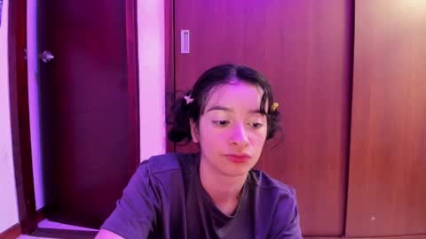 Snapshot of petitee_lunna chatting on February 2025 05:12:02 AM Lunna online show from February 2025 05:12:02 AM