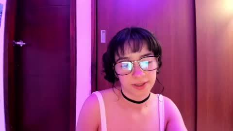 Snapshot of petitee_lunna chatting on March 2025 01:53:02 AM Lunna online show from March 2025 01:53:02 AM