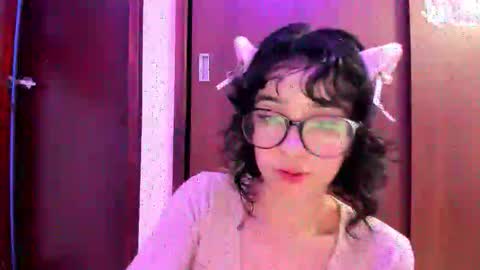 Snapshot of petitee_lunna chatting on October 2025 12:58:01 AM Lunna online show from October 2025 12:58:01 AM