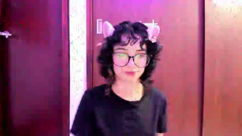 Snapshot of petitee_lunna chatting on November 2025 12:32:01 AM Lunna online show from November 2025 12:32:01 AM
