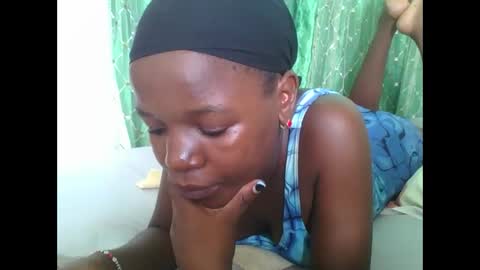 petitesweetchiq online show from December 2025 11:06:01 AM