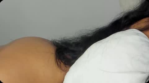 Snapshot of petitgirl_ chatting on February 2025 10:42:01 PM J A S S online show from February 2025 10:42:01 PM