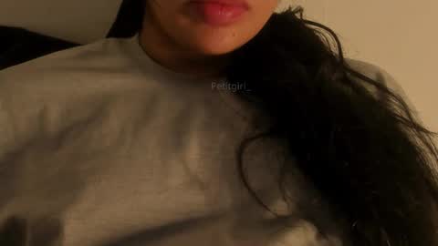 Snapshot of petitgirl_ chatting on October 2025 05:24:02 PM J A S S online show from October 2025 05:24:02 PM