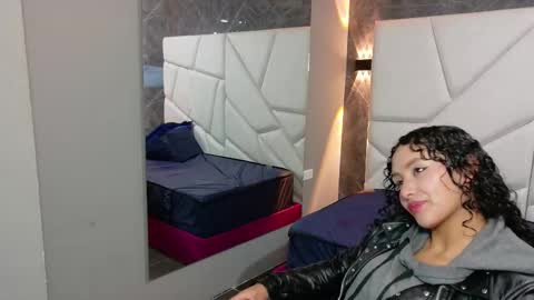 Snapshot of pettymoon chatting on October 2025 11:29:01 AM Moon online show from October 2025 11:29:01 AM