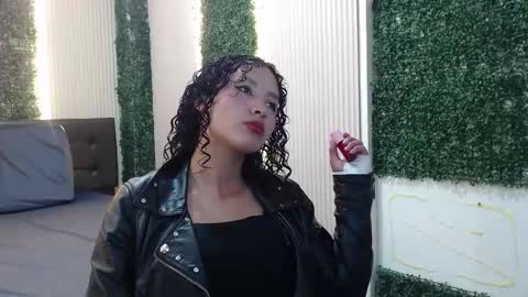 Snapshot of pettymoon chatting on November 2025 12:48:01 PM Moon online show from November 2025 12:48:01 PM